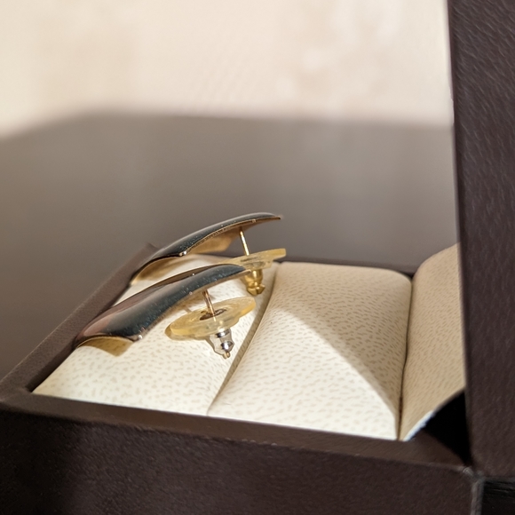 Abstract Green Fire Earrings - Picture 2 of 2